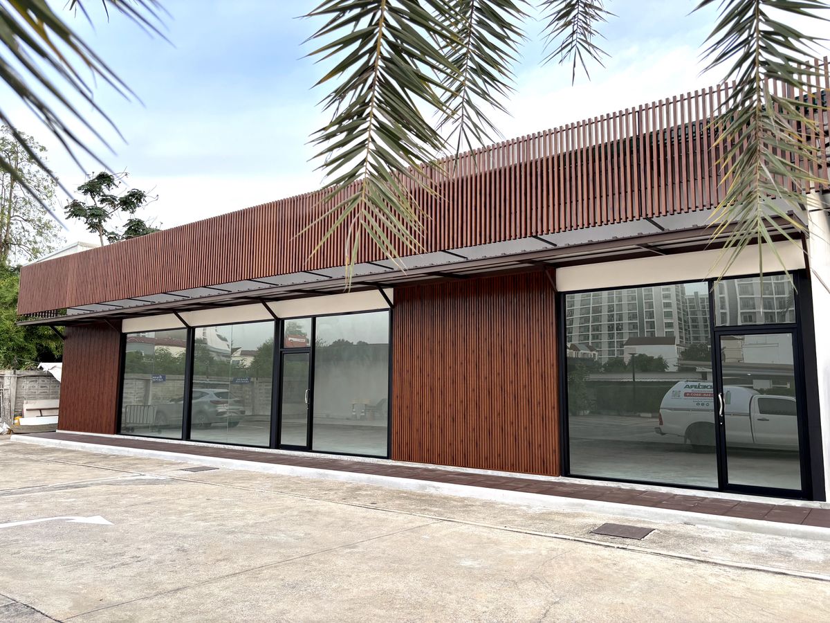 For RentOfficeBangna, Bearing, Lasalle : Available rooms for rent 32-112 sqm. Suitable for all businesses, shops, offices in the main road, Srinakarin Road, Lasal Bearing Bangna.