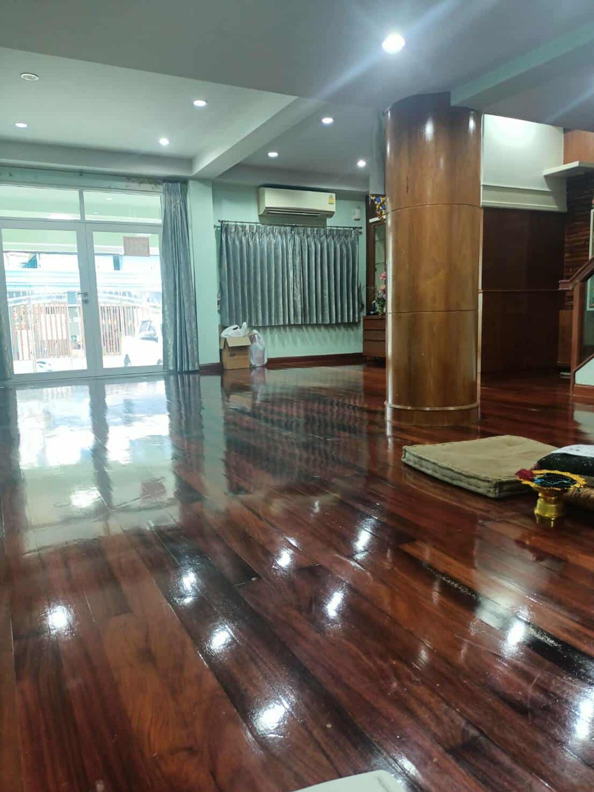 For SaleShop HouseRatchadapisek, Huaikwang, Suttisan : 3 -story townhome for sale, Soi 20 June, Intersection 9, Potential Location in the heart of Huai Khwang