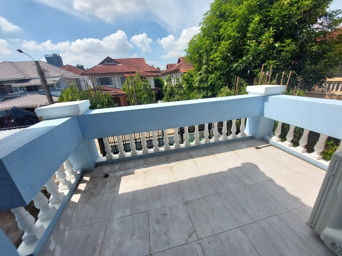 For RentHouseNonthaburi, Bang Yai, Bangbuathong : 3bedroom 2bathroom house with separate maid's room, near the Purple Line MRT and main road.