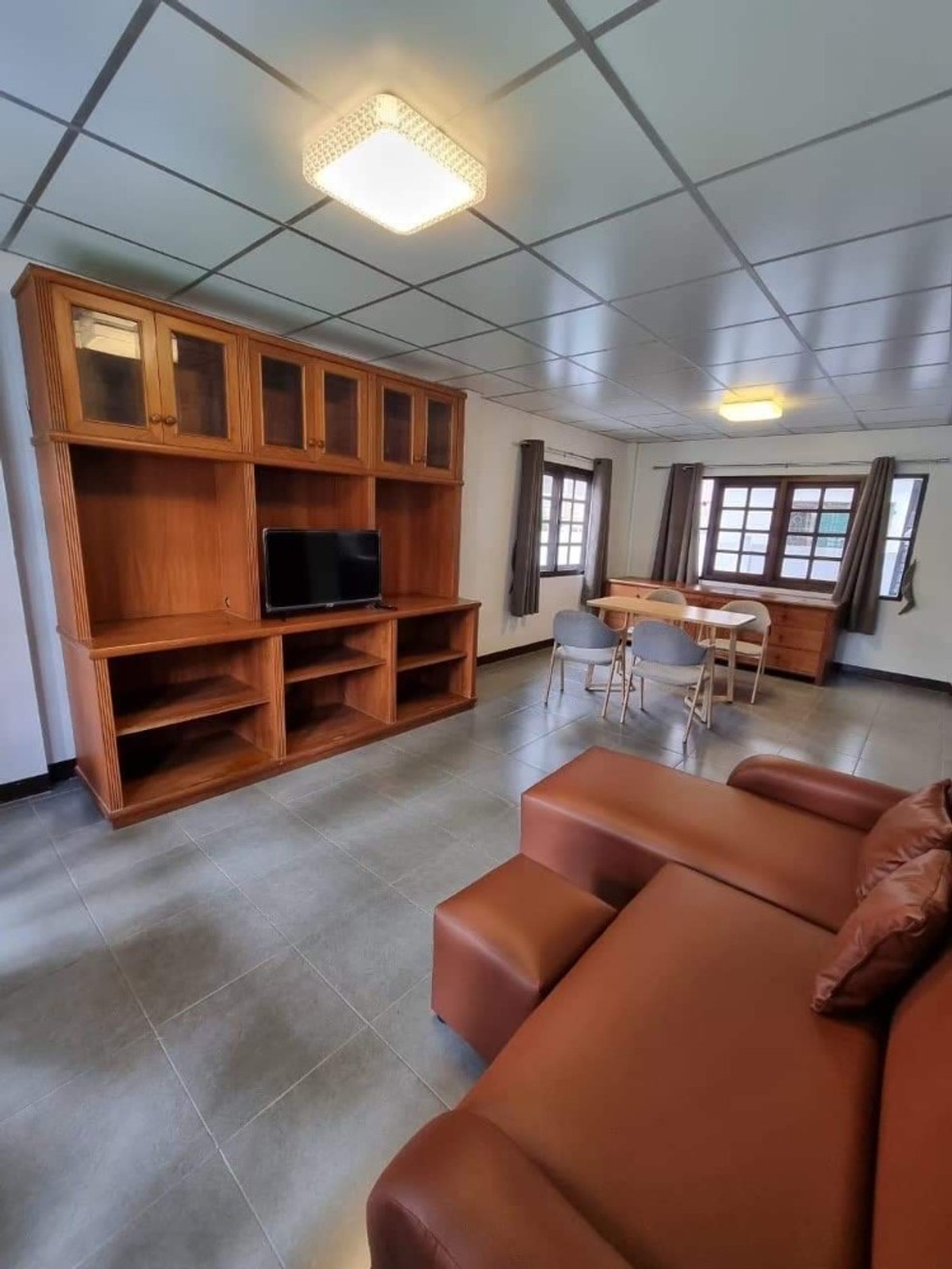 For RentHouseNonthaburi, Bang Yai, Bangbuathong : 3bedroom 2bathroom house with separate maid's room, near the Purple Line MRT and main road.