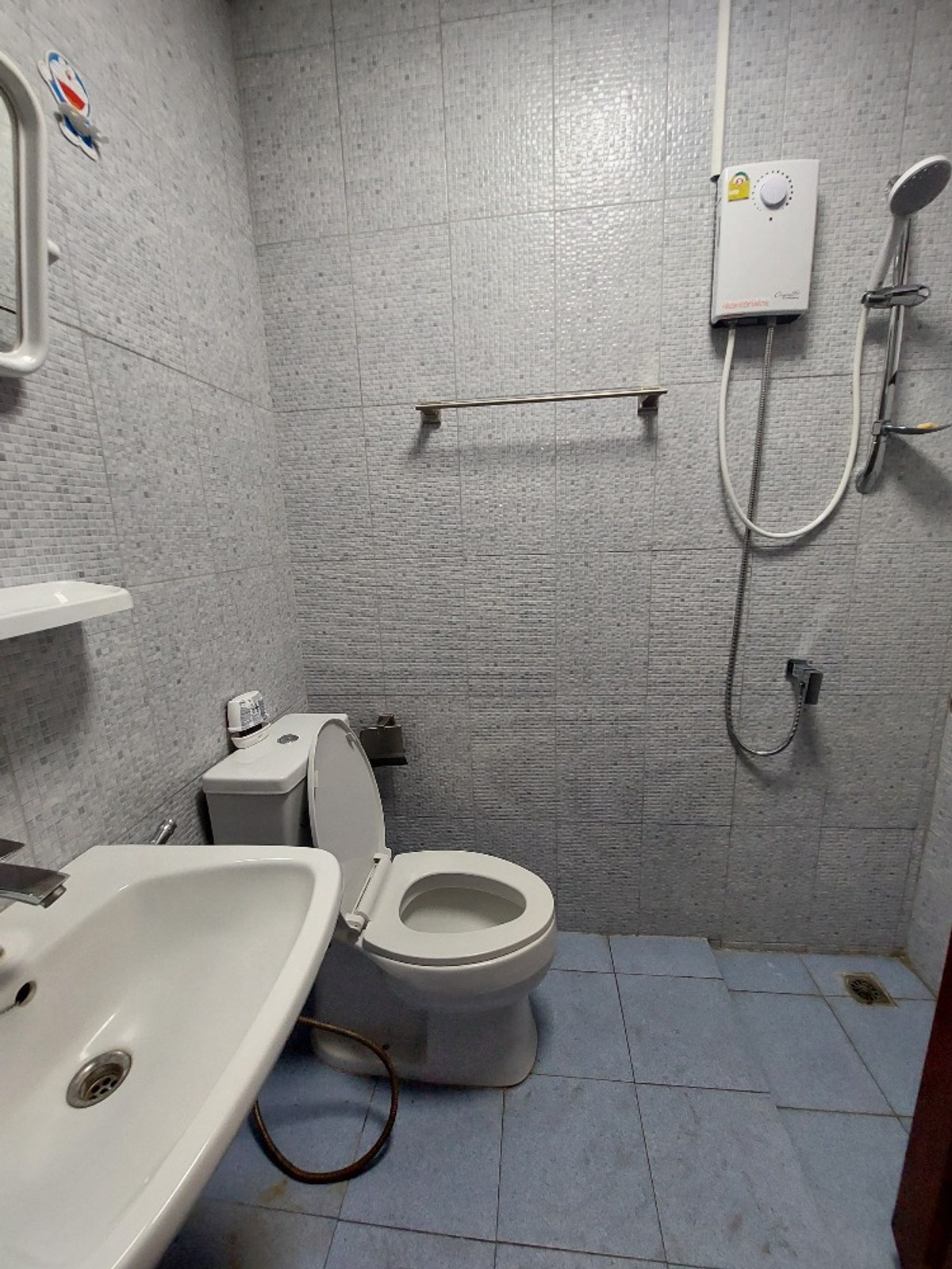 For RentHouseNonthaburi, Bang Yai, Bangbuathong : 3bedroom 2bathroom house with separate maid's room, near the Purple Line MRT and main road.