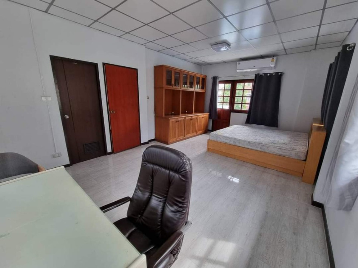 For RentHouseNonthaburi, Bang Yai, Bangbuathong : 3bedroom 2bathroom house with separate maid's room, near the Purple Line MRT and main road.