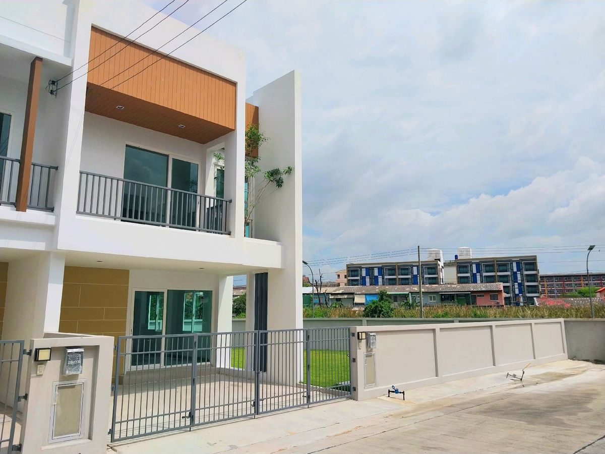 ขายทาวน์โฮมปทุมธานี รังสิต ธรรมศาสตร์ : 🏘 ทาวน์โฮม มินิมอล โมเดิร์น แปลงมุม ขนาดที่ดินใหญ่พิเศษ 57.9 ตร.ว. ฟิลบ้านเดี่ยว