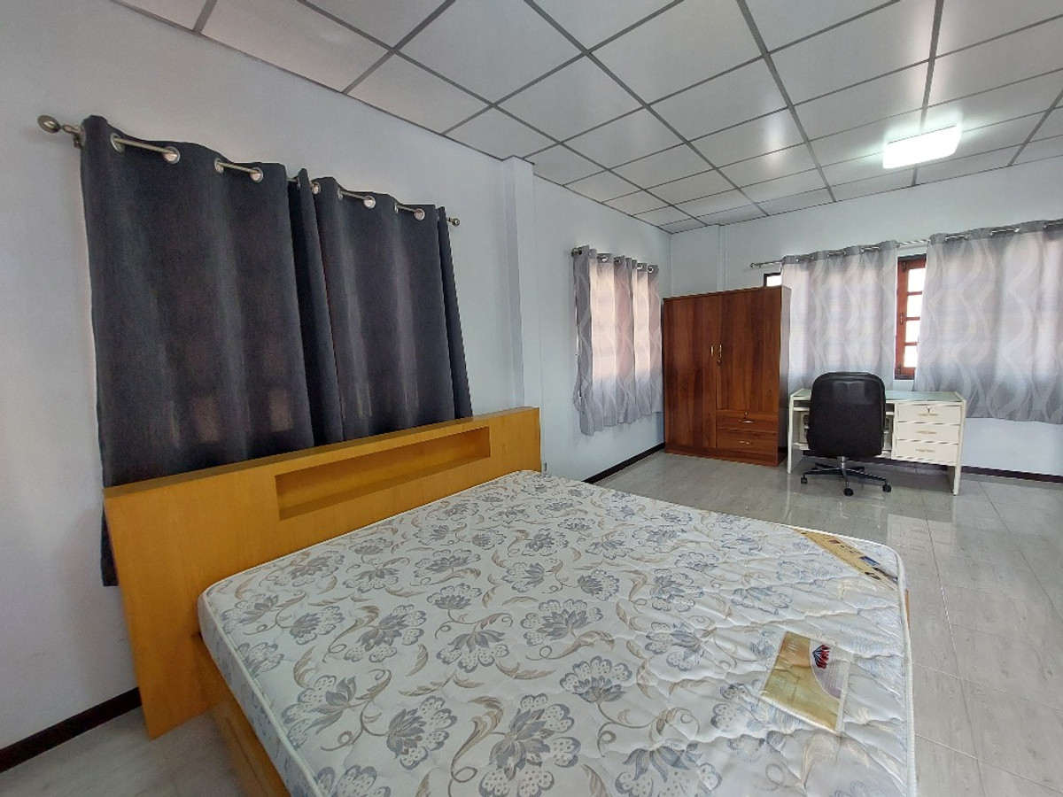 For RentHouseNonthaburi, Bang Yai, Bangbuathong : 3bedroom 2bathroom house with separate maid's room, near the Purple Line MRT and main road.