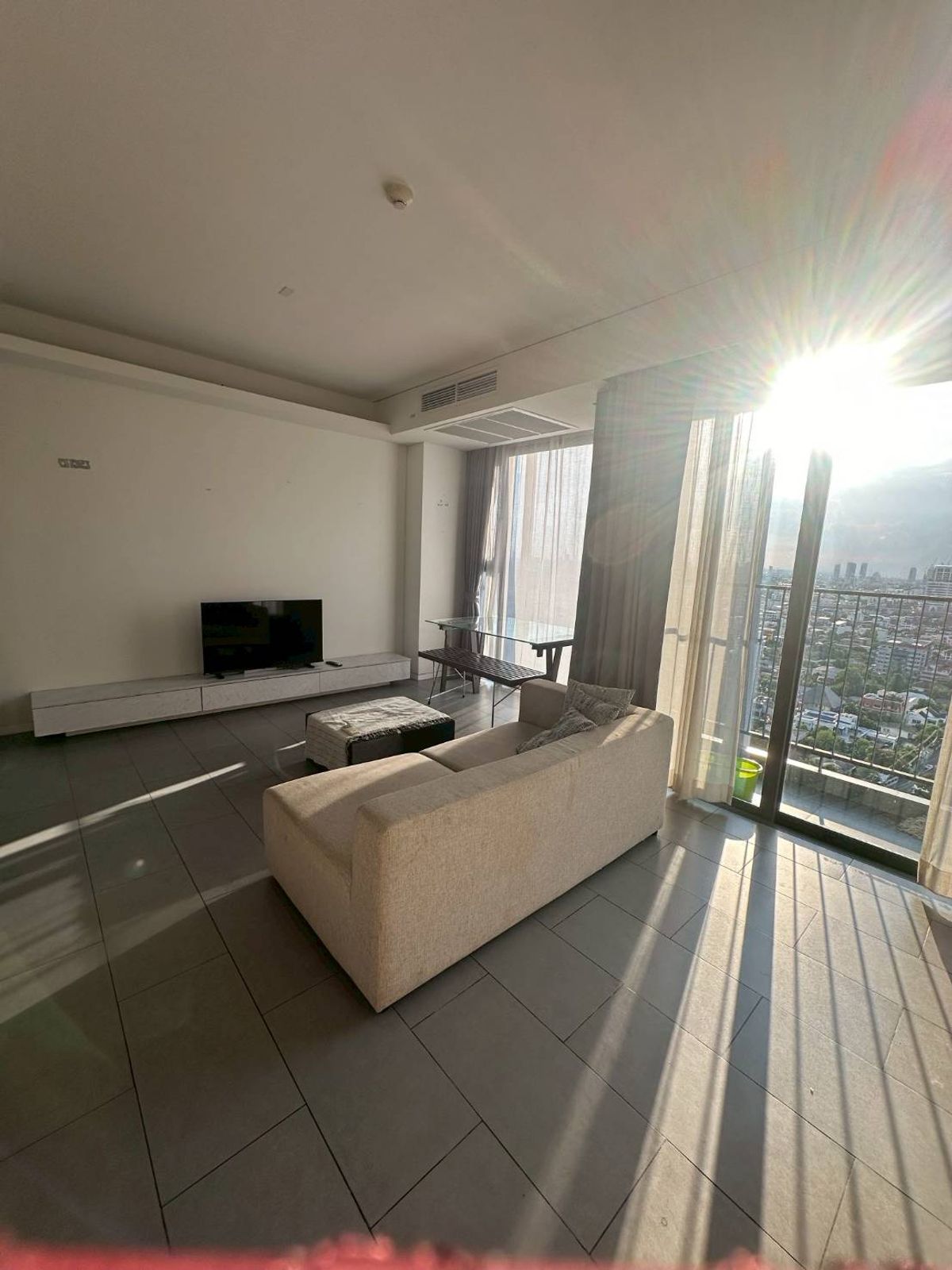 ให้เช่าคอนโดอารีย์ อนุสาวรีย์ : [ให้เช่า] ไซมิส ราชครู – 2 ห้องนอน 2 ห้องน้ำ ขนาด 65 ตร.ม. – ราคาเพียง 36,000 บาท/เดือน