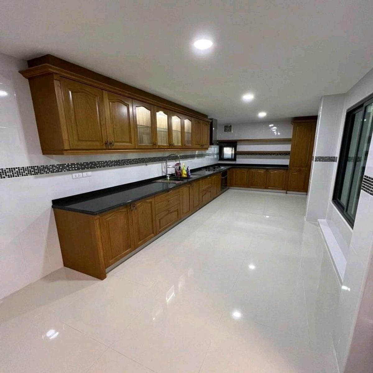 For SaleHouseLadkrabang, Suwannaphum Airport : House for sale 105 sq.w., On Nut Ring 14.9 million