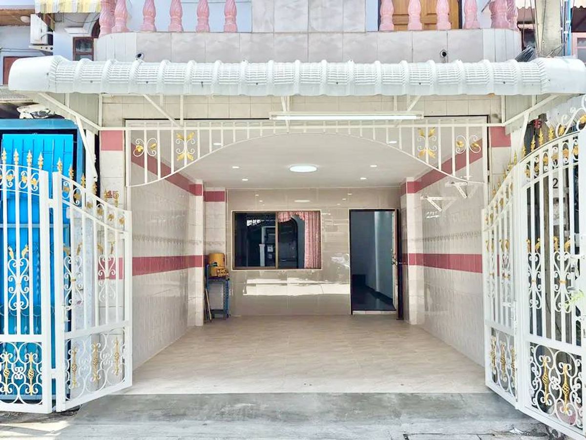 For RentTownhomeThaphra, Talat Phlu, Wutthakat : Townhome, Golden Location, Intrawilla Kanlapaphruek, Soi 6