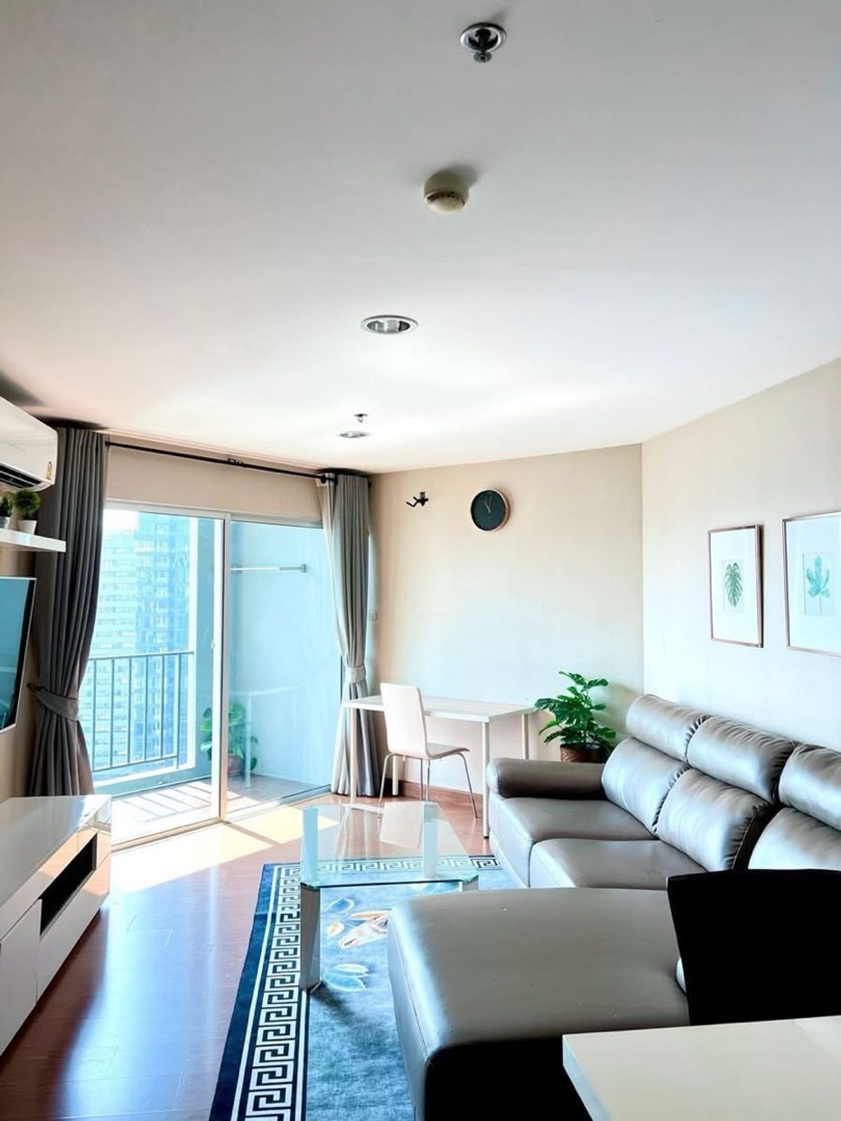 For RentCondoRama9, Petchburi, RCA : Rent RR204 Belle Grand Rama9. The room is beautiful, ready to be near the Rama 9 MRT.