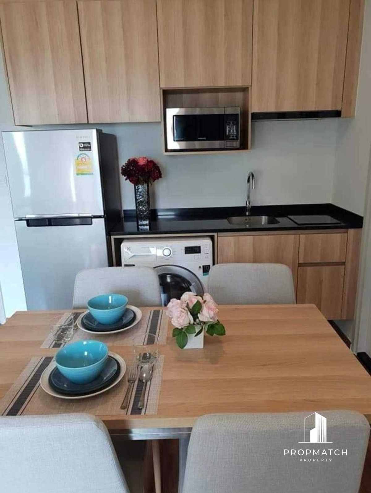 ให้เช่าคอนโดรัชดา ห้วยขวาง : ✨Flash Deal ✨Noble Revolve Ratchada 2 ( 2Bed 1Bath 39.5SQM.) พร้อมอยู่ ! เพียง 33,000 บาทต่อเดือน Tel.0981315848 @propmatch