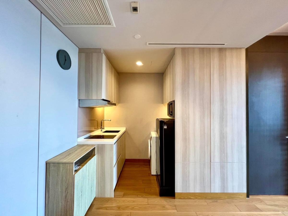 For RentCondoSukhumvit, Asoke, Thonglor : 🔥For urgent rent🔥The Lumpini 24 is a high-rise condo with full furniture, ready to move in, next to BTS Phrom Phong.