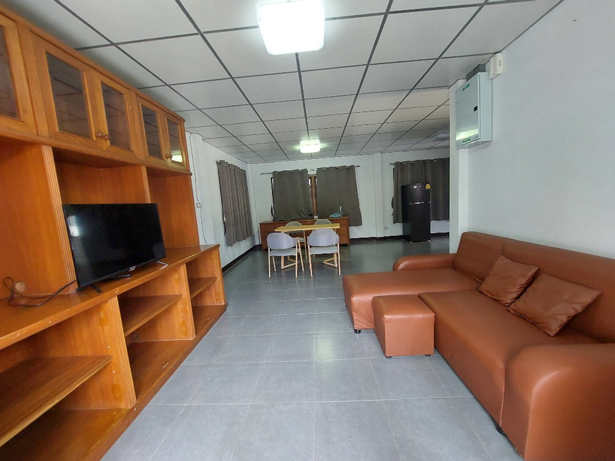 For RentHouseNonthaburi, Bang Yai, Bangbuathong : 3bedroom 2bathroom house with separate maid's room, near the Purple Line MRT and main road.