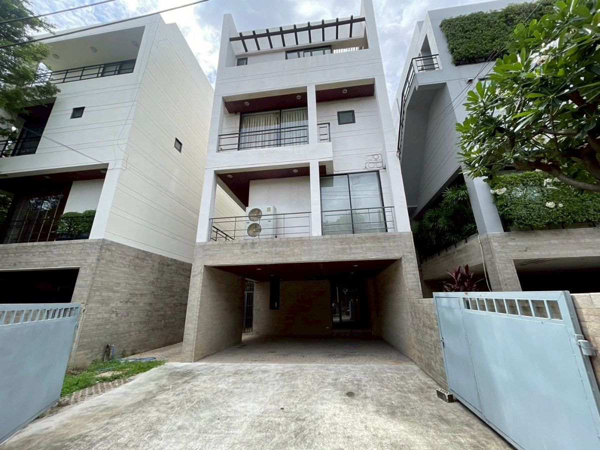 ขายบ้านอารีย์ อนุสาวรีย์ : ✨🏡 ขายบ้านเดี่ยว 4 ชั้น ทำเล Prime Zone อารีย์สัมพันธ์ 5 🏡✨