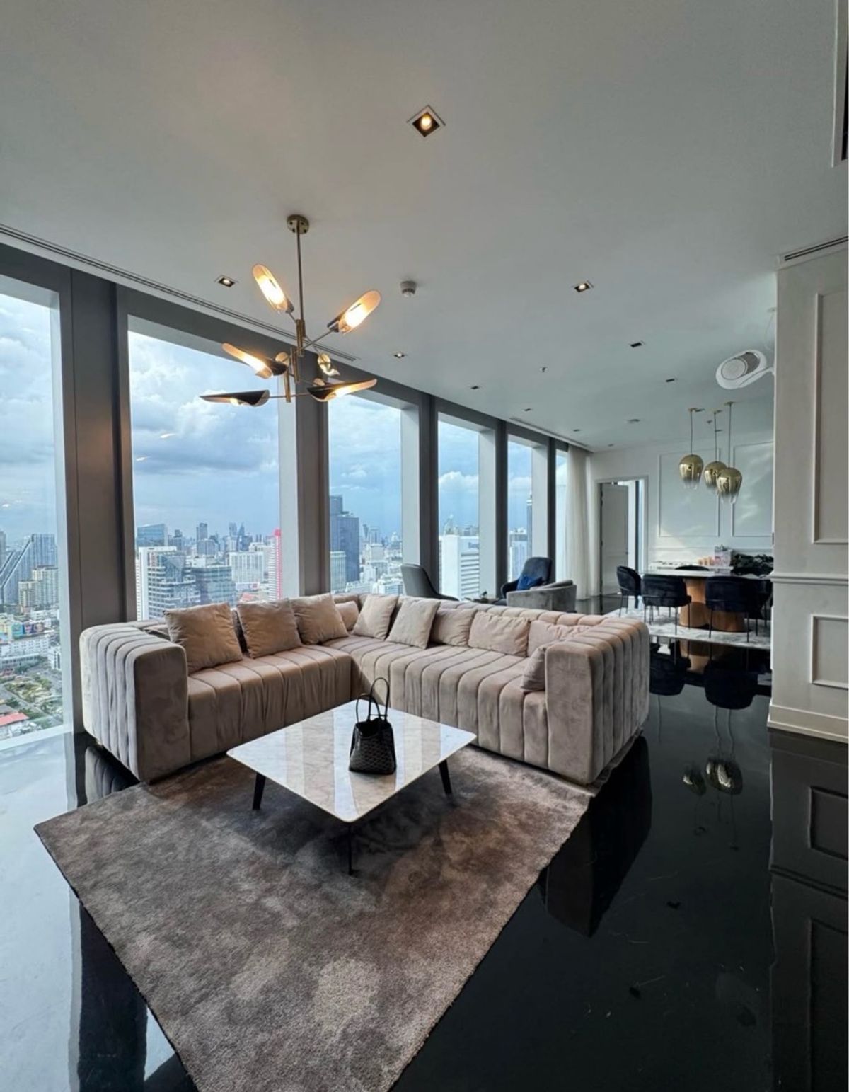 ให้เช่าคอนโดสาทร นราธิวาส : The Ritz-Carlton Residences 2bedrooms 3 bathrooms Special price only 160k per month!!