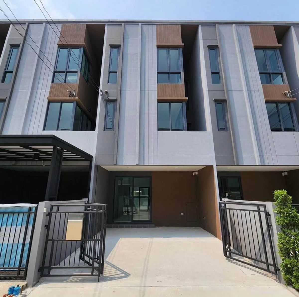 ขายทาวน์โฮมบางแค เพชรเกษม : บ้านกลางเมือง สาทร - กัลปพฤกษ์ / 3 ห้องนอน (ขายพร้อมผู้เช่า), Baan Klang Muang Sathorn - Kallapapruek / 3 Bedrooms (SALE WITH TENANT) BZ003