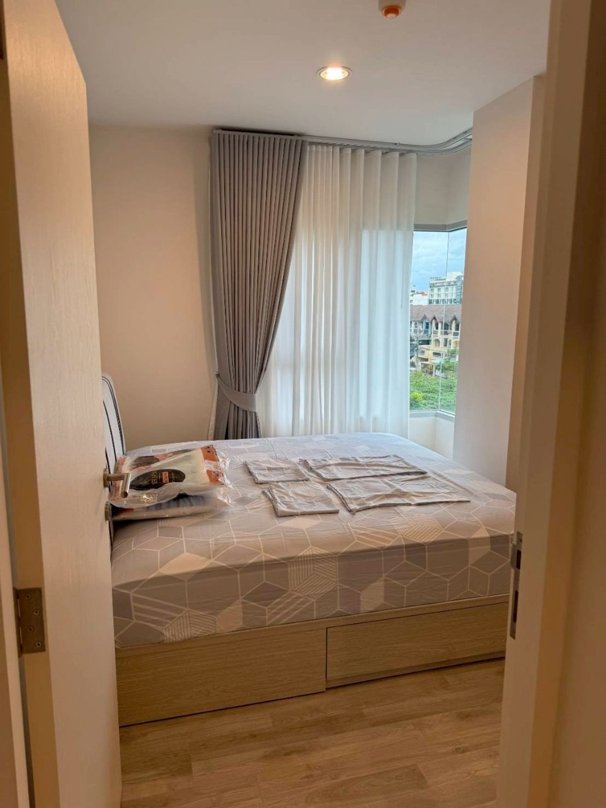 For RentCondoRamkhamhaeng, Hua Mak : NMN177 for rent, Nichmo Ramkhamhaeng Condo, 4th Floor, Building D City 45.63 sqm. 2 bedrooms, 1 water 28,000 baht 064-959-8900