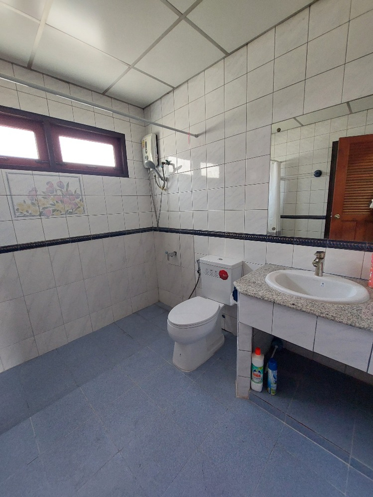 For RentHouseNonthaburi, Bang Yai, Bangbuathong : 3bedroom 2bathroom house with separate maid's room, near the Purple Line MRT and main road.