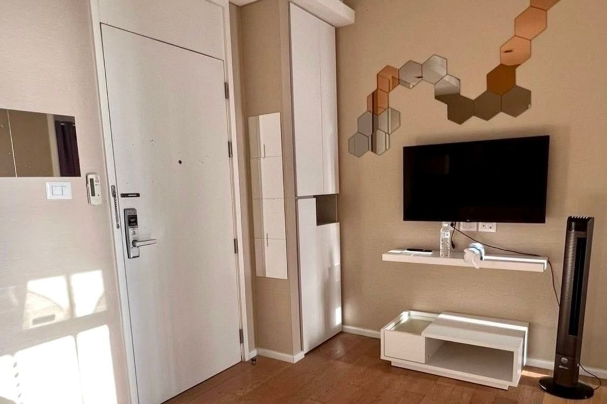 For SaleCondoLadprao, Central Ladprao : 🔥 Sale with tenant !!🔥 Code C20250600054..........The Saint Residences, 1 bedroom, 1 bathroom, Chatuchak Park view, high floor 34++, furnished, Special Deal!!📣📣