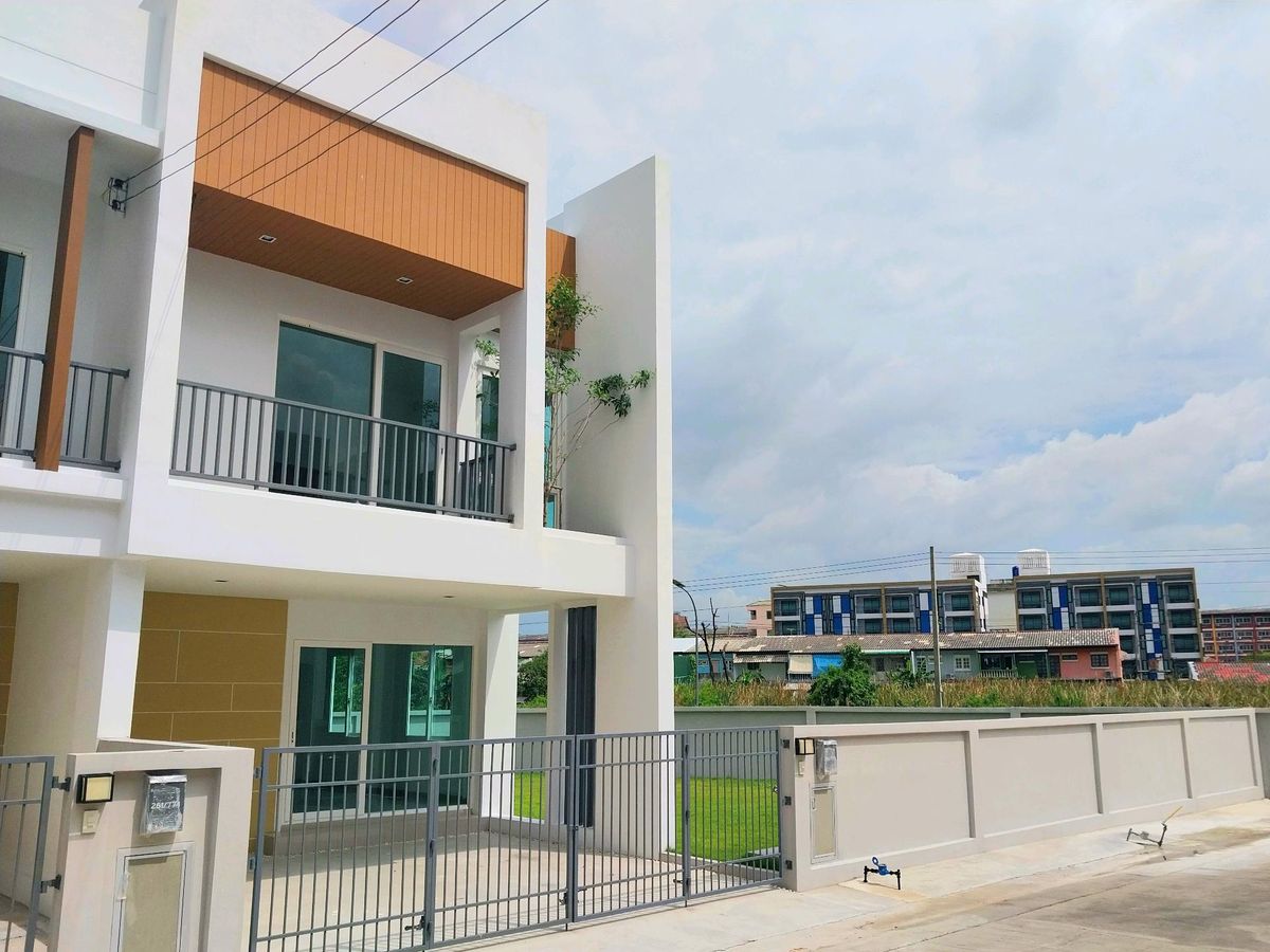 ขายทาวน์โฮมปทุมธานี รังสิต ธรรมศาสตร์ : 🏘 ทาวน์โฮม มินิมอล โมเดิร์น แปลงมุม ขนาดที่ดินใหญ่พิเศษ 57.9 ตร.ว. ฟิลบ้านเดี่ยว