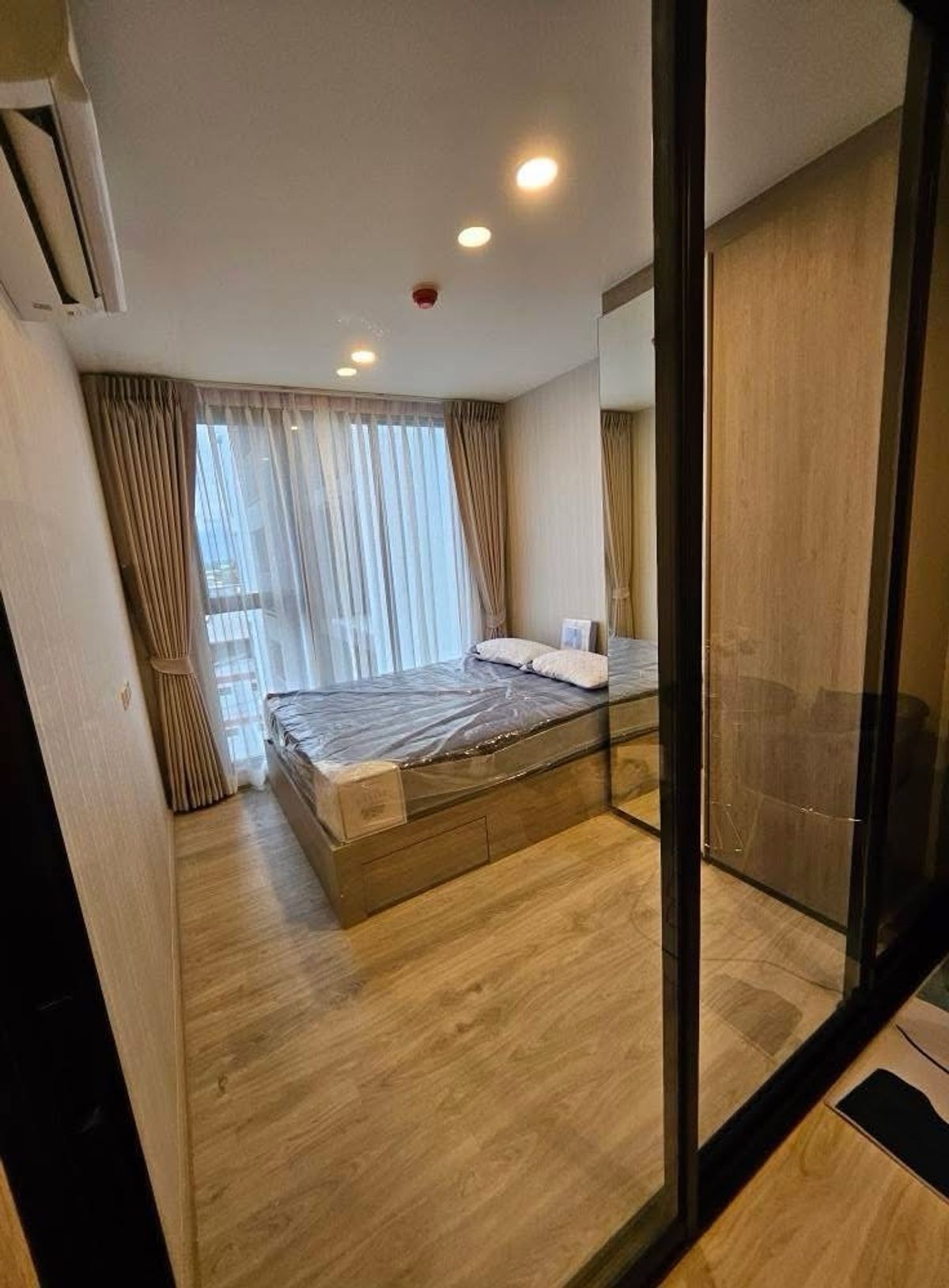 For RentCondoVipawadee, Don Mueang, Lak Si : For rent so Origin Phaholyothin69, a new room next to BTS Sai Sai 50 meters. Will see the plane ** Tel: 0863649888 / Line: @751Paggb