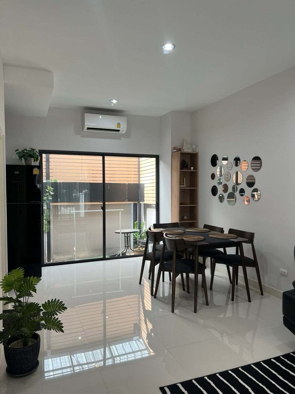 ทาวน์โฮมมีนบุรี-ร่มเกล้า : ให้เช่า / ขาย ทาวน์โฮม 3 ชั้น 
Baan Klang Muang Rama 9 – กรุงเทพกรีฑา