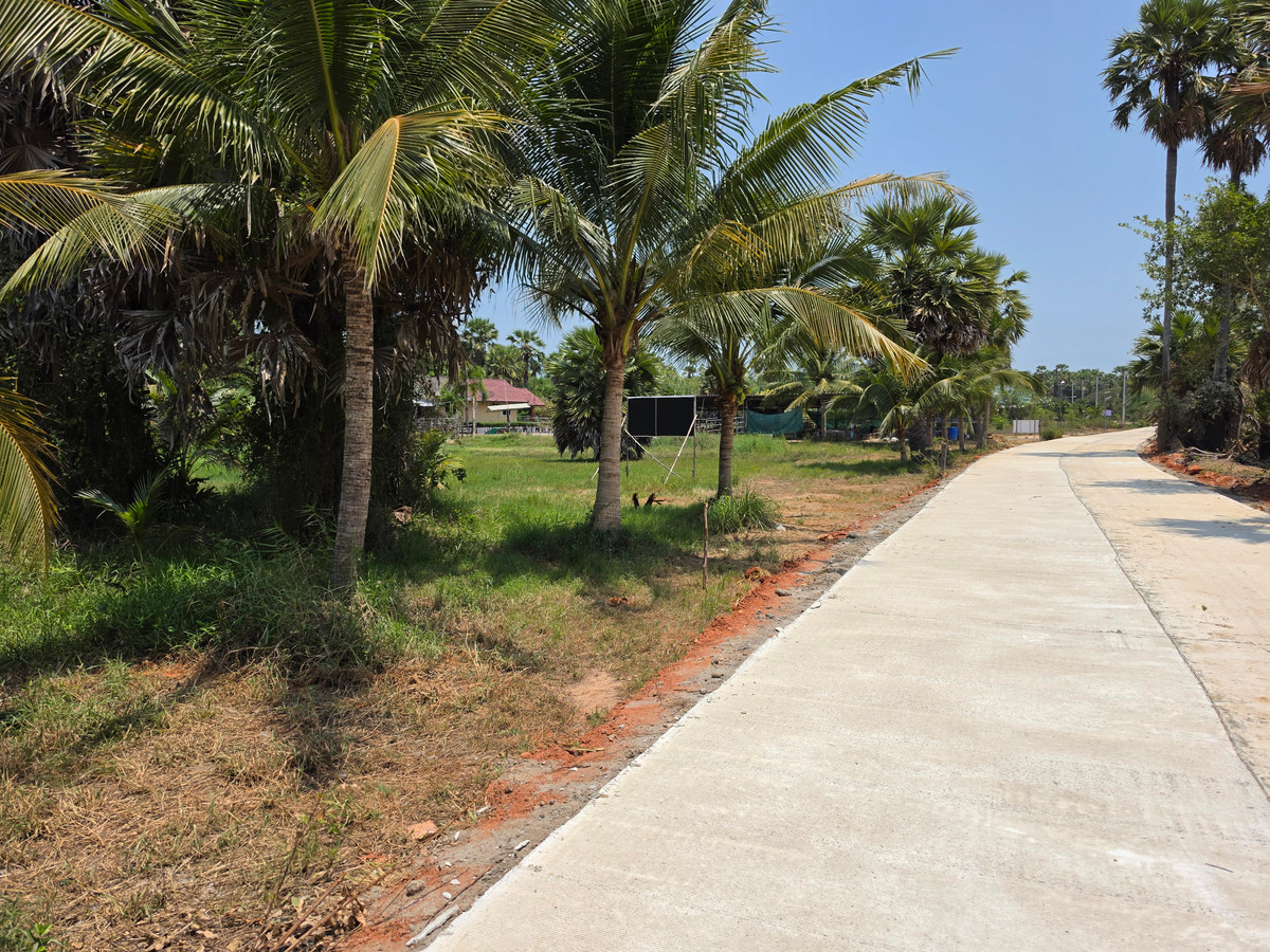 ขายที่ดินหัวหิน ประจวบคีรีขันธ์ : ที่ดินสวย ในเมืองปราณ 6500 บาท ต่อ ตรว 1 ไร่ 1 งาน ใกล้ทะเล เพียง 8กม.