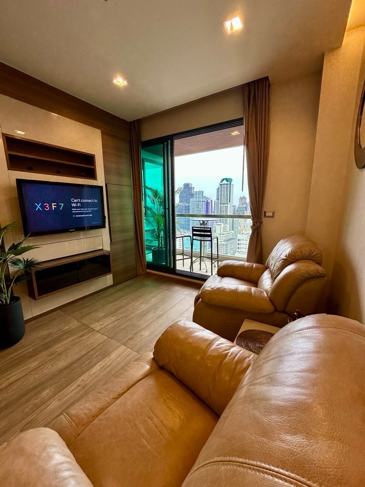 For RentCondoSathorn, Narathiwat : 🔥For urgent rent🔥The Address Sathorn, luxury condo, beautiful view, fully furnished, ready to move in, only 150 m. from BTS Saint Louis station.