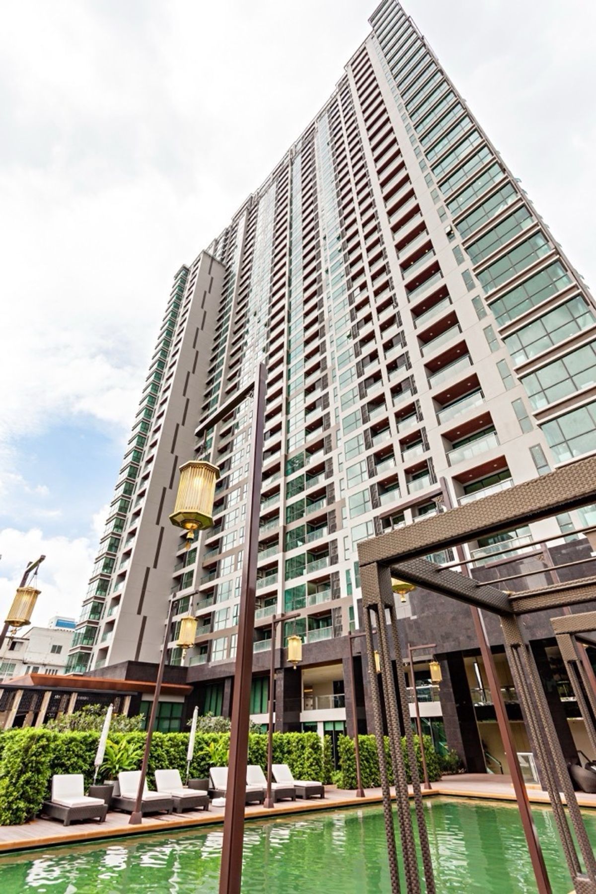 For RentCondoSathorn, Narathiwat : 🔥For urgent rent🔥The Address Sathorn, luxury condo, beautiful view, fully furnished, ready to move in, only 150 m. from BTS Saint Louis station.