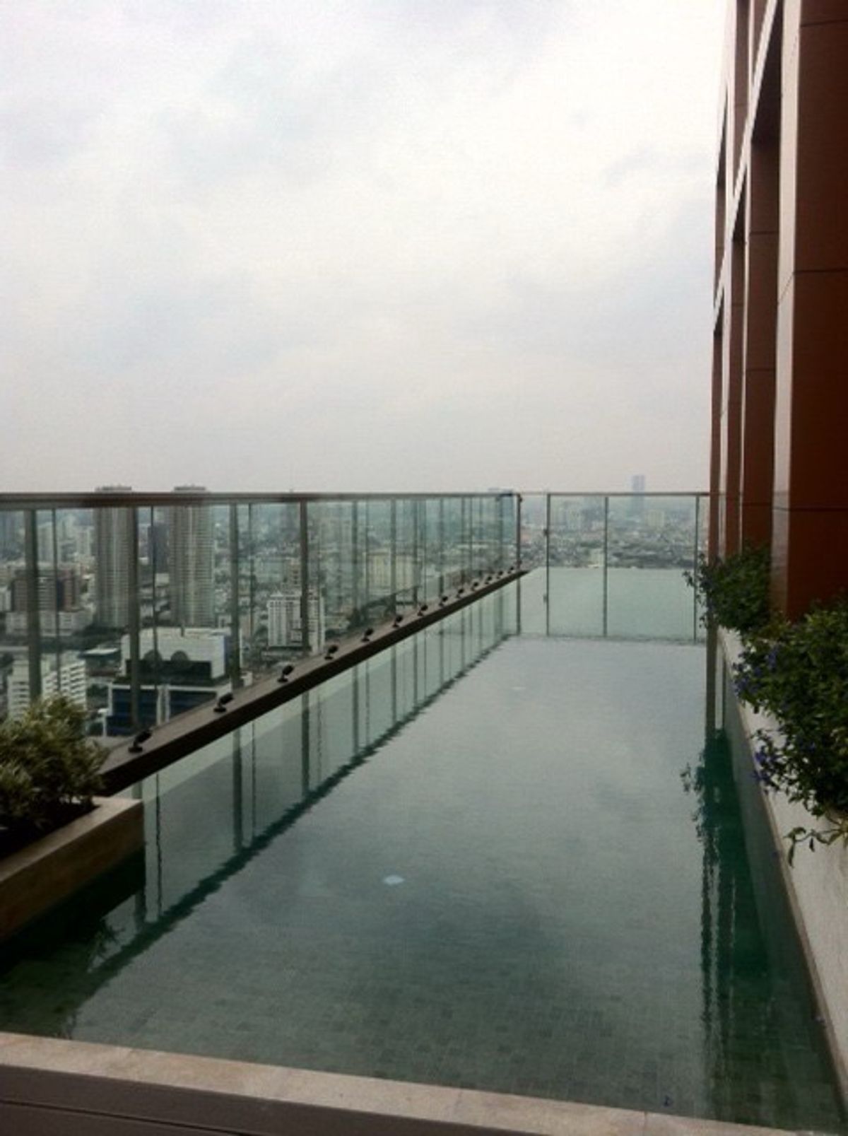 For RentCondoSathorn, Narathiwat : 🔥For urgent rent🔥The Address Sathorn, luxury condo, beautiful view, fully furnished, ready to move in, only 150 m. from BTS Saint Louis station.