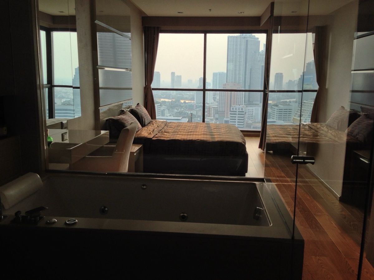 For RentCondoSathorn, Narathiwat : 🔥For urgent rent🔥The Address Sathorn, luxury condo, beautiful view, fully furnished, ready to move in, only 150 m. from BTS Saint Louis station.