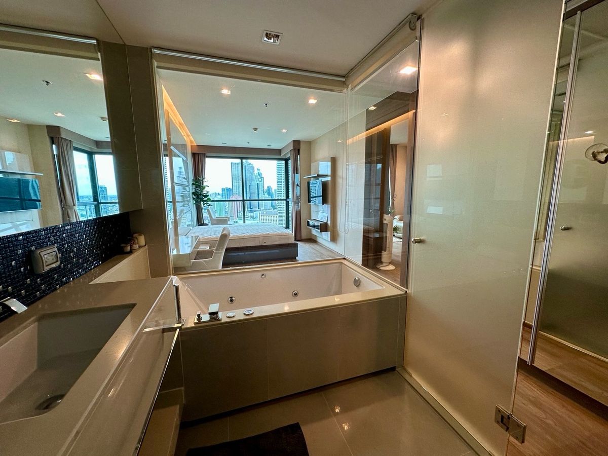 For RentCondoSathorn, Narathiwat : 🔥For urgent rent🔥The Address Sathorn, luxury condo, beautiful view, fully furnished, ready to move in, only 150 m. from BTS Saint Louis station.