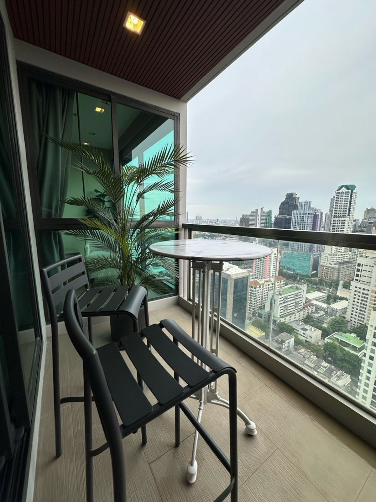For RentCondoSathorn, Narathiwat : 🔥For urgent rent🔥The Address Sathorn, luxury condo, beautiful view, fully furnished, ready to move in, only 150 m. from BTS Saint Louis station.