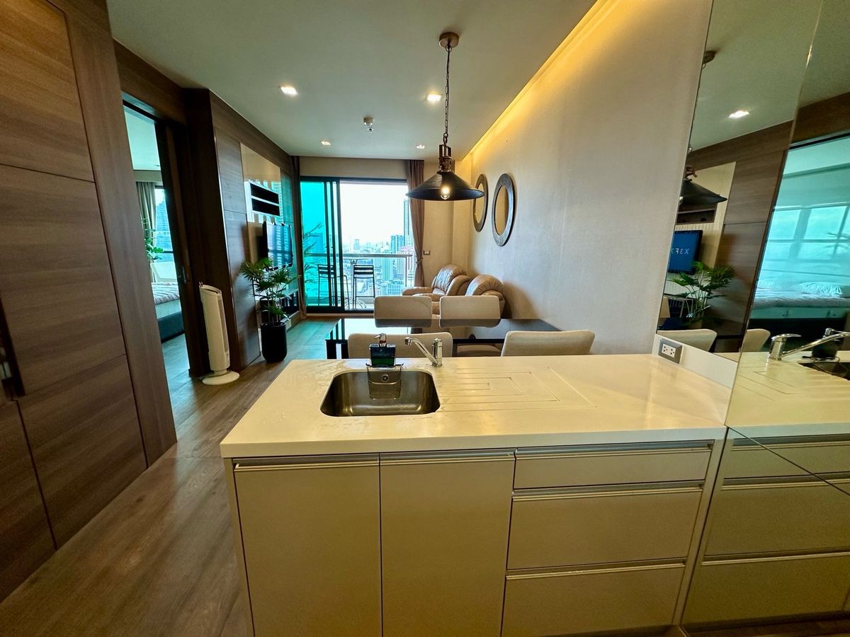 For RentCondoSathorn, Narathiwat : 🔥For urgent rent🔥The Address Sathorn, luxury condo, beautiful view, fully furnished, ready to move in, only 150 m. from BTS Saint Louis station.