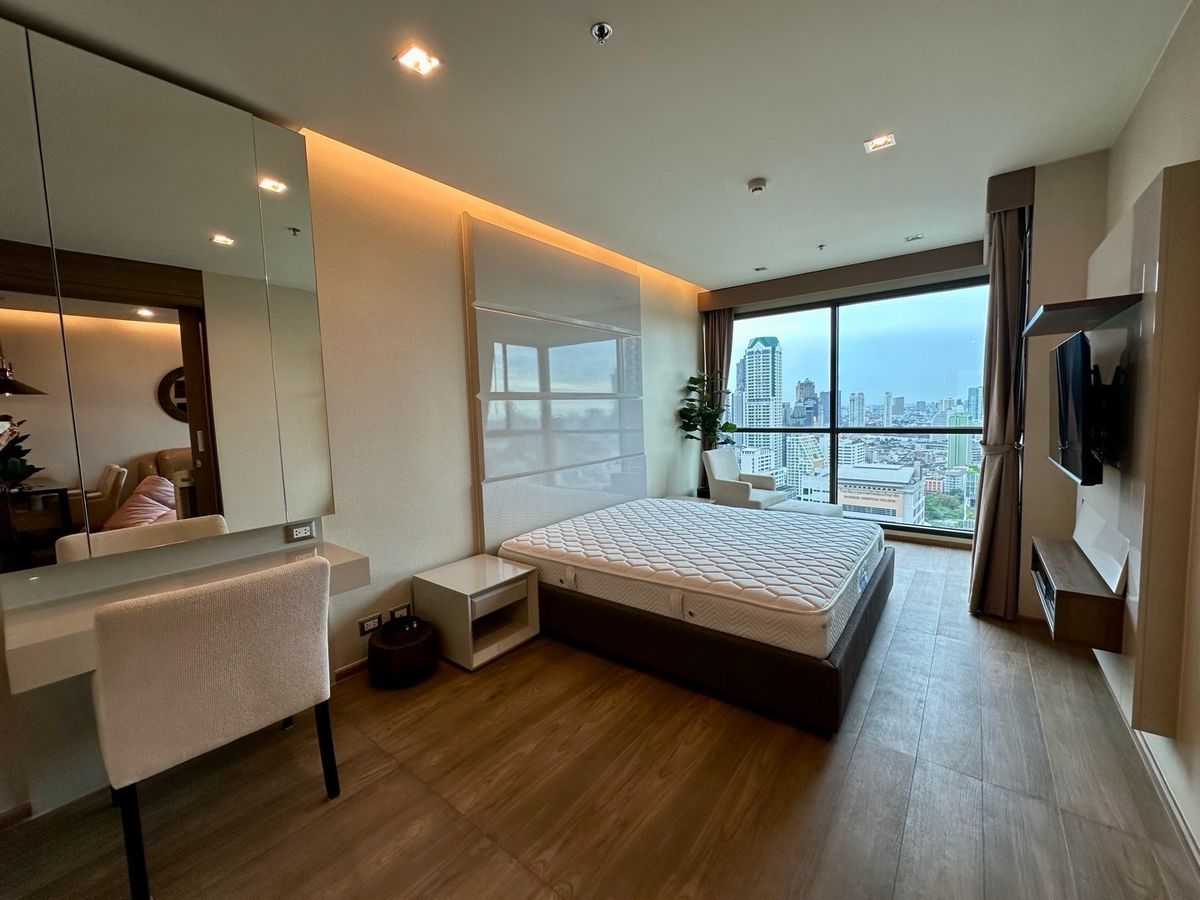 For RentCondoSathorn, Narathiwat : 🔥For urgent rent🔥The Address Sathorn, luxury condo, beautiful view, fully furnished, ready to move in, only 150 m. from BTS Saint Louis station.