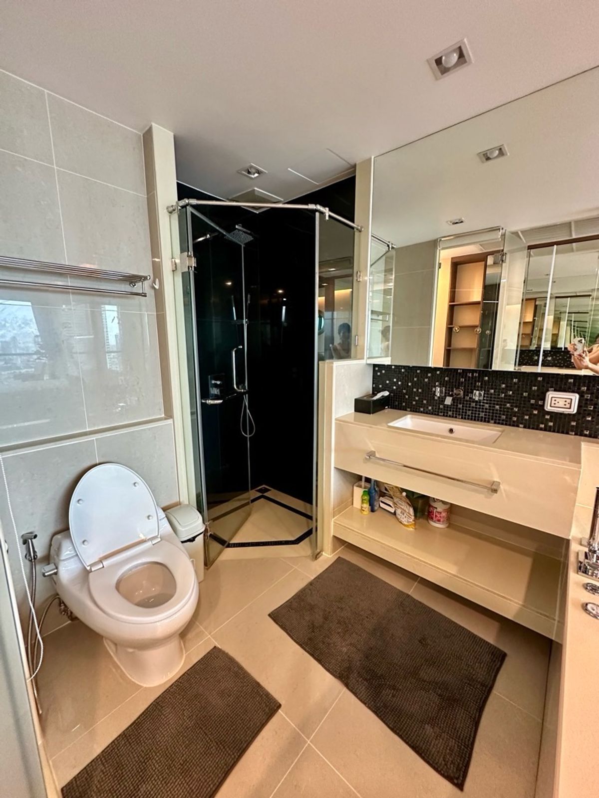 For RentCondoSathorn, Narathiwat : 🔥For urgent rent🔥The Address Sathorn, luxury condo, beautiful view, fully furnished, ready to move in, only 150 m. from BTS Saint Louis station.