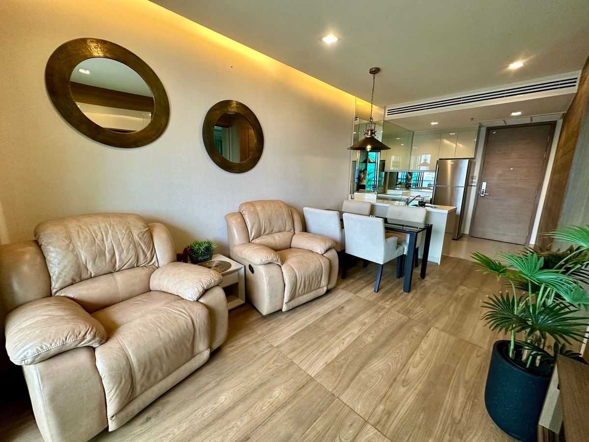 For RentCondoSathorn, Narathiwat : 🔥For urgent rent🔥The Address Sathorn, luxury condo, beautiful view, fully furnished, ready to move in, only 150 m. from BTS Saint Louis station.