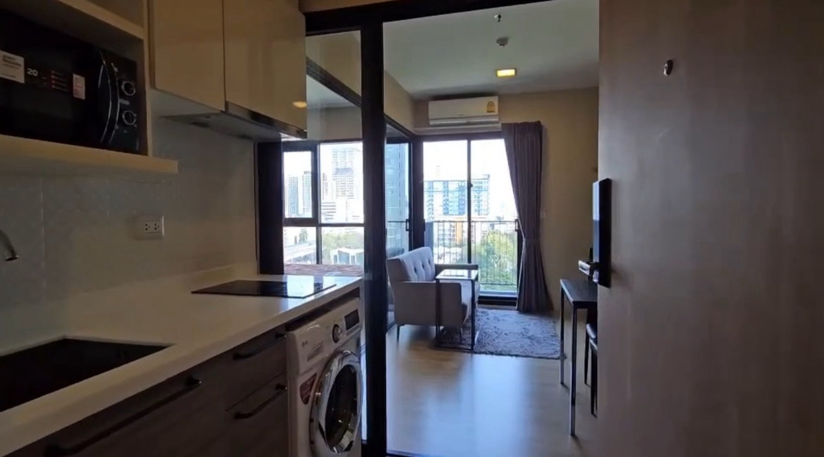 ให้เช่าคอนโดพระราม 9 เพชรบุรีตัดใหม่ RCA : LETTE MIDST พระราม 9 เฟอร์ครบ 30 ตรม. 1นอน วิวสระ 17,000 บาท