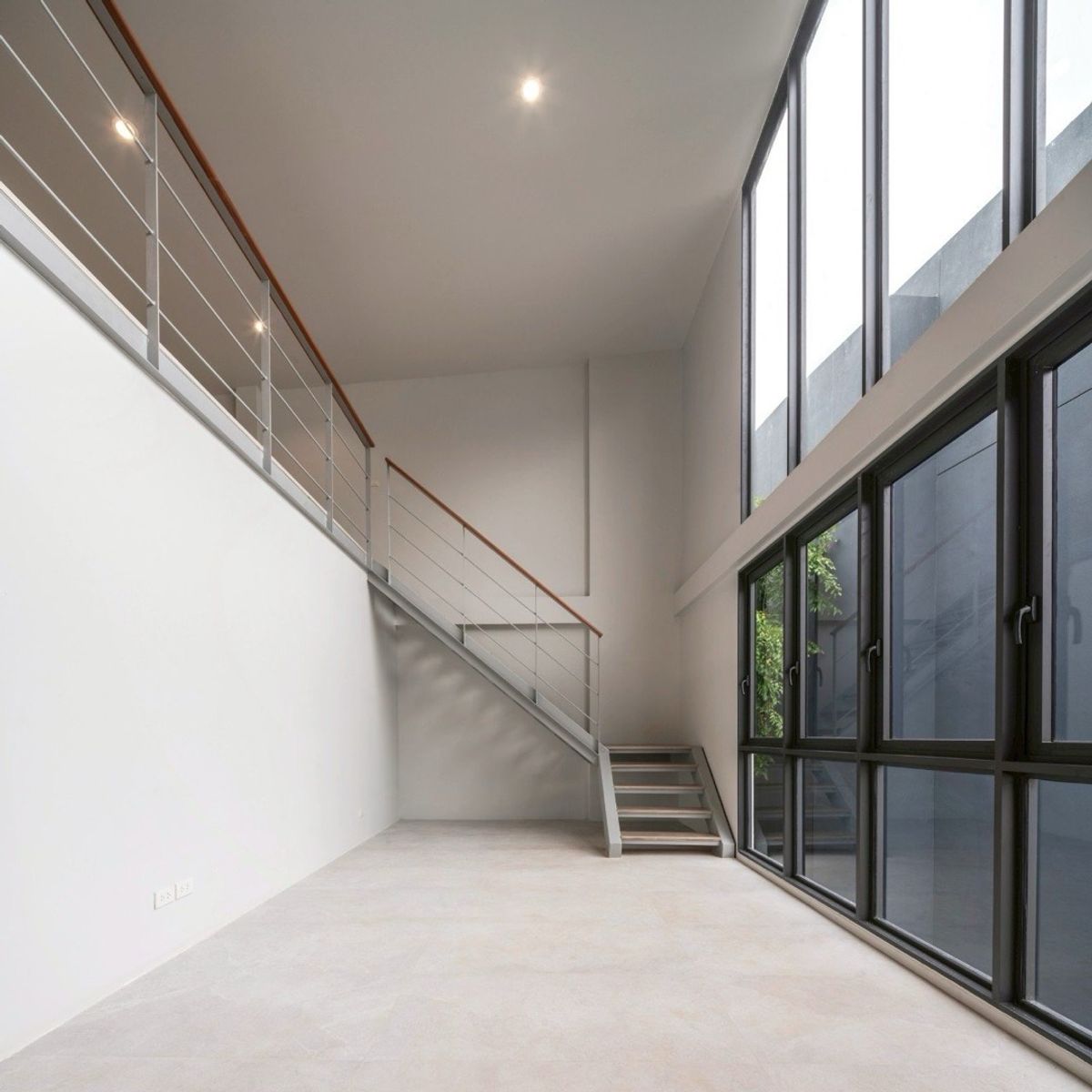 สำนักงานอ่อนนุช อุดมสุข : 📢👇 ขายพร้อมผู้เช่า – รับรายได้แบบ Passive Income ถึง ส.ค. 2571 อาคารสำนักงานพร้อมลิฟต์ส่วนตัว ทำเลใจกลางเมือง เดินทางสะดวก ใกล้ทางด่วนและถนนสายหลักหลายเส้น เชื่อมต่อทุกย่านได้ง่าย เหมาะต่อการดำเนินธุรกิจและต่อยอดในอนาคต