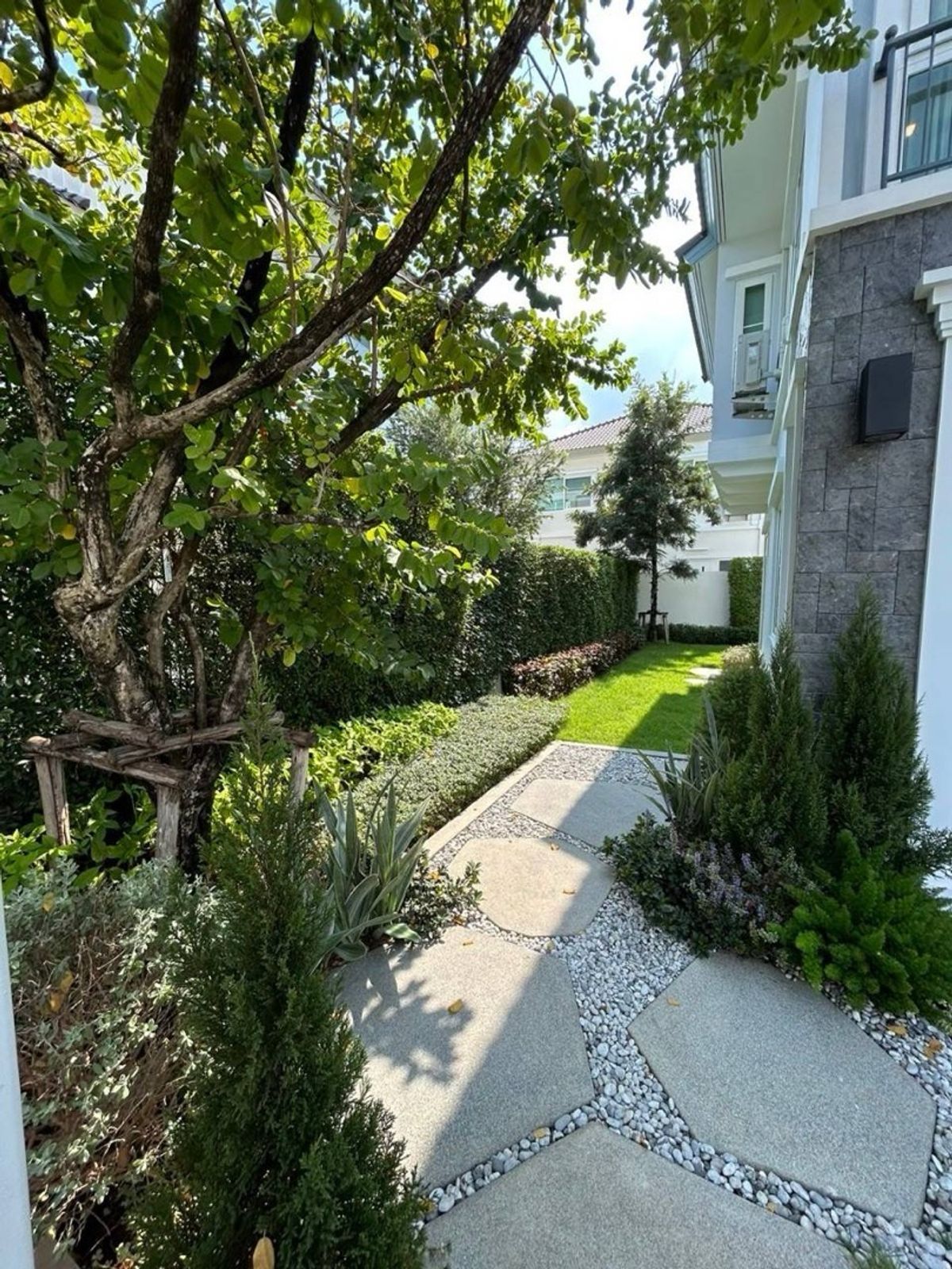 ให้เช่าบ้านบางนา แบริ่ง ลาซาล : 💥ForRent💥4Bed • Villaggio2 Srinakarin–Bangna 🏡 Near Mega Bangna‼️ Pet Friendly 🐶🐱 Private Garden 🌳Fully Furnished ✨