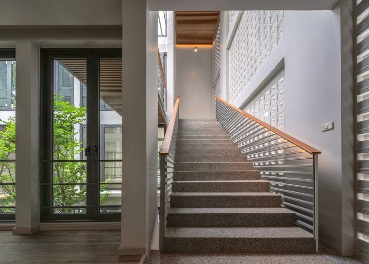 สำนักงานอ่อนนุช อุดมสุข : 📢👇 ขายพร้อมผู้เช่า – รับรายได้แบบ Passive Income ถึง ส.ค. 2571 อาคารสำนักงานพร้อมลิฟต์ส่วนตัว ทำเลใจกลางเมือง เดินทางสะดวก ใกล้ทางด่วนและถนนสายหลักหลายเส้น เชื่อมต่อทุกย่านได้ง่าย เหมาะต่อการดำเนินธุรกิจและต่อยอดในอนาคต