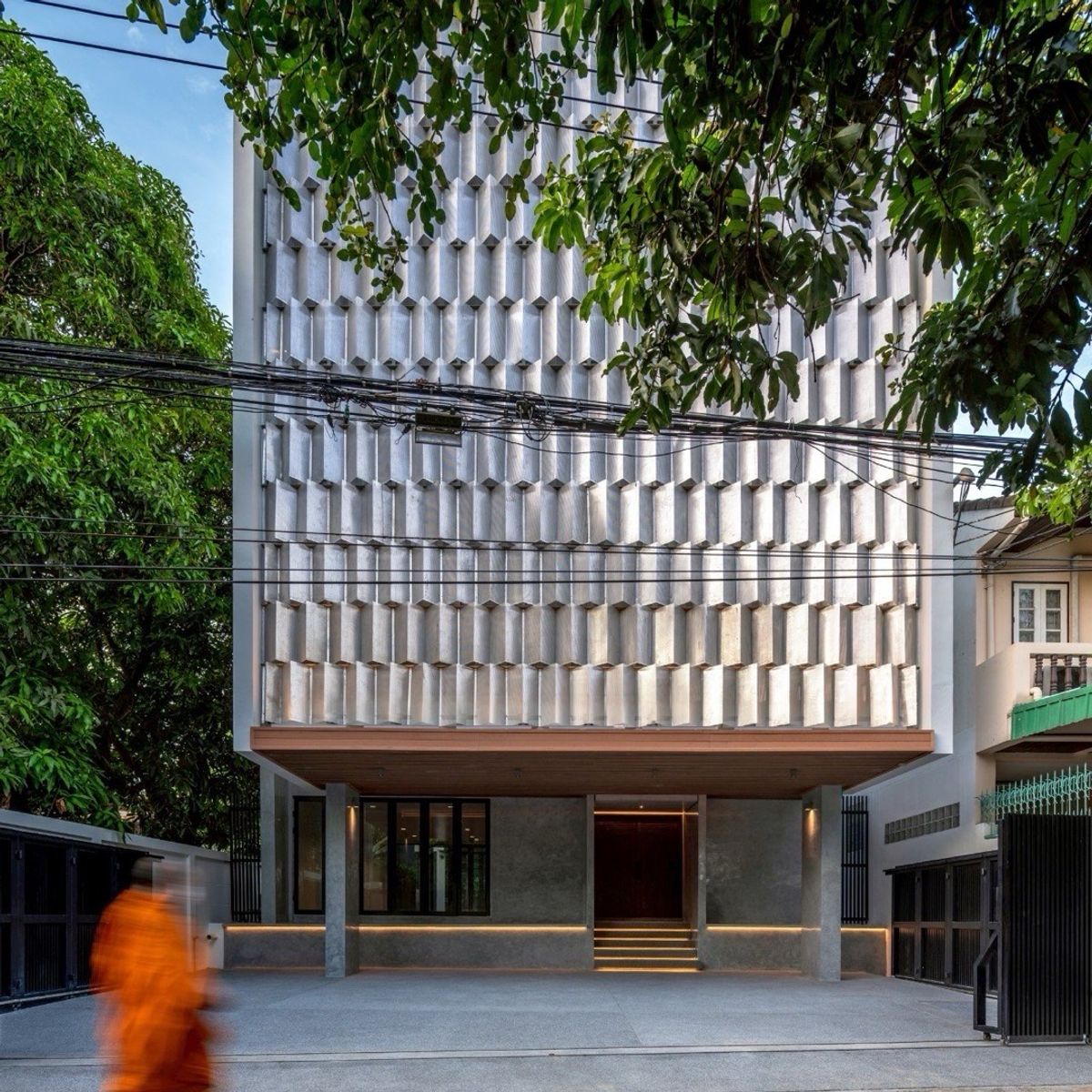 สำนักงานอ่อนนุช อุดมสุข : 📢👇 ขายพร้อมผู้เช่า – รับรายได้แบบ Passive Income ถึง ส.ค. 2571 อาคารสำนักงานพร้อมลิฟต์ส่วนตัว ทำเลใจกลางเมือง เดินทางสะดวก ใกล้ทางด่วนและถนนสายหลักหลายเส้น เชื่อมต่อทุกย่านได้ง่าย เหมาะต่อการดำเนินธุรกิจและต่อยอดในอนาคต