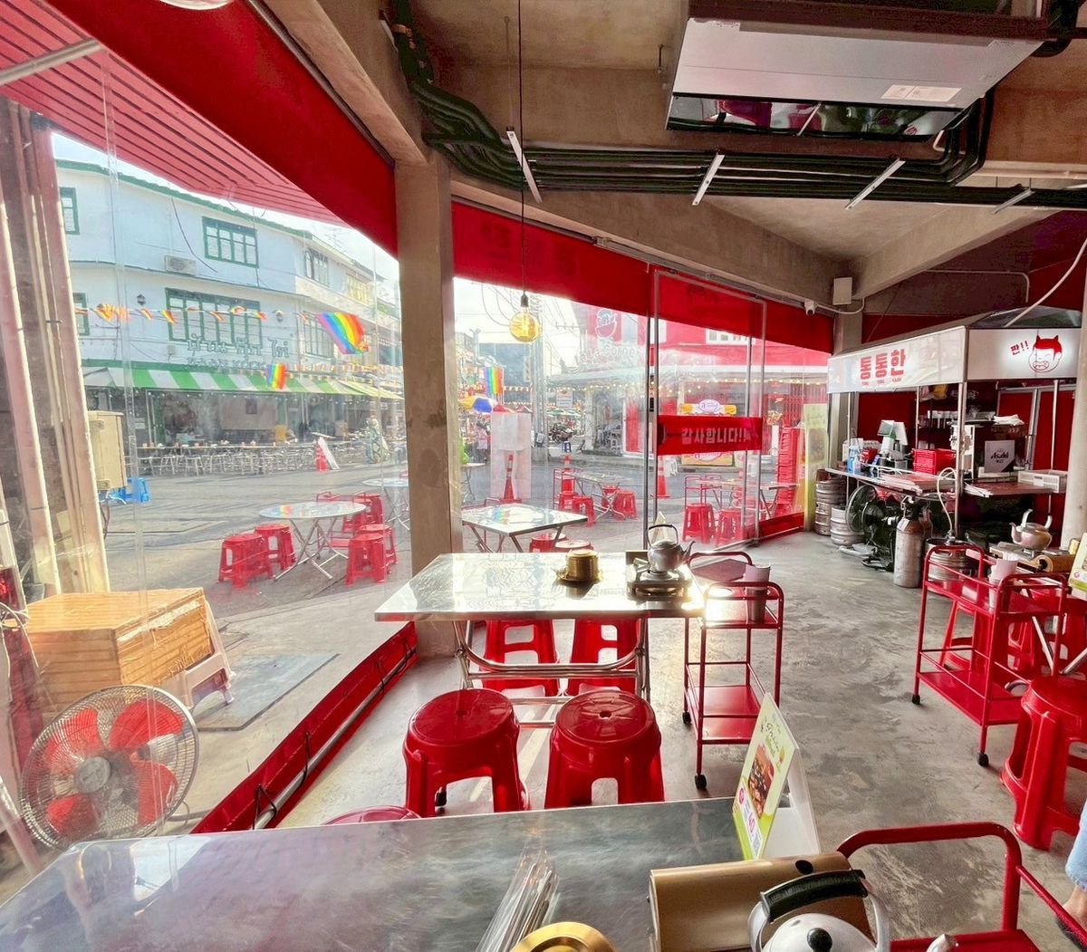 เซ้งร้านค้า/ตลาดนัดสยาม จุฬา สามย่าน : เซ้งร้านโซนหัวมุม ใจกลางบรรทัดทอง ย่านจุฬา ซอย 3 ชั้น 1  มีร้านดังใกล้เคียง