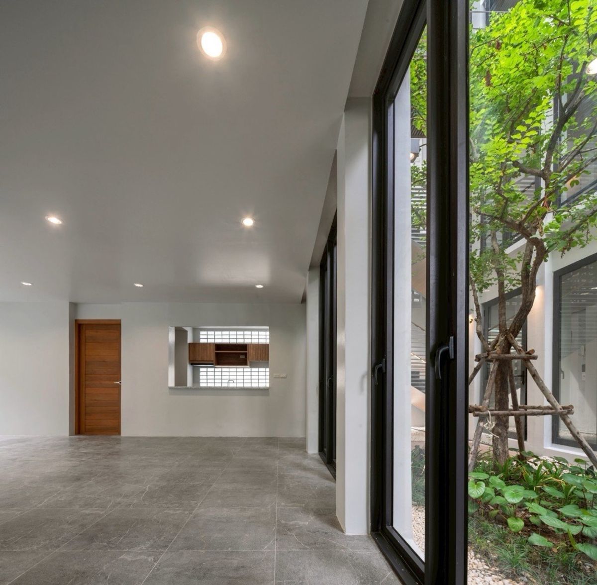 สำนักงานอ่อนนุช อุดมสุข : 📢👇 ขายพร้อมผู้เช่า – รับรายได้แบบ Passive Income ถึง ส.ค. 2571 อาคารสำนักงานพร้อมลิฟต์ส่วนตัว ทำเลใจกลางเมือง เดินทางสะดวก ใกล้ทางด่วนและถนนสายหลักหลายเส้น เชื่อมต่อทุกย่านได้ง่าย เหมาะต่อการดำเนินธุรกิจและต่อยอดในอนาคต