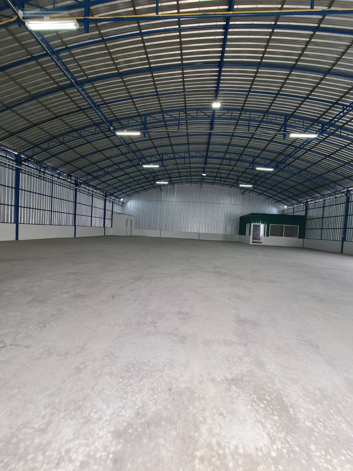 For RentWarehouseMin Buri, Romklao : Rent a 500 sqm Nong Chok warehouse. Sangkhasantisuk Road Krathum Rai, Nong Chok, Bangkok (property code TW1-09)