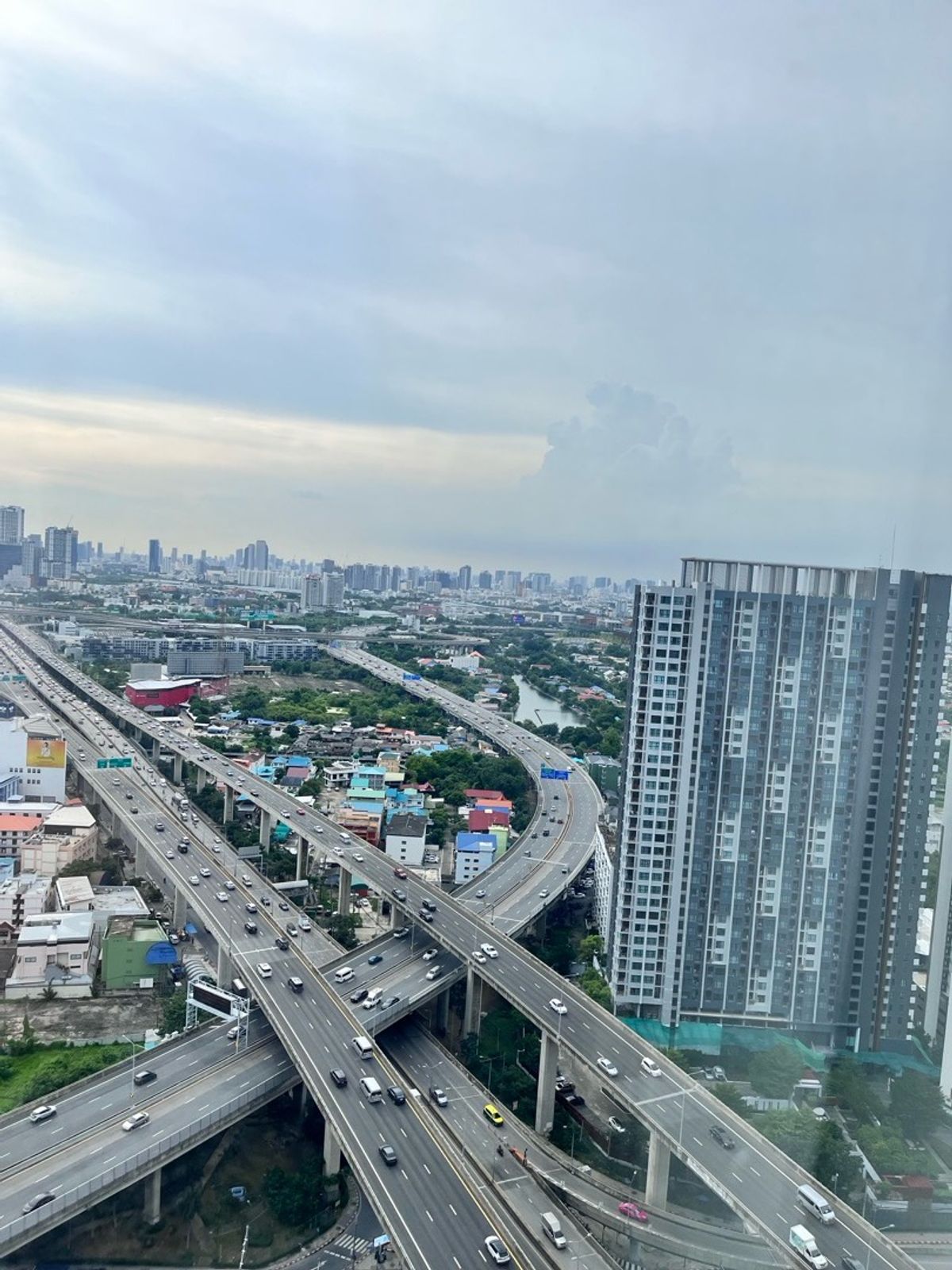 For RentCondoRama9, Petchburi, RCA : Urgent rent* The base garden rama9 *2 bedrooms, 1 bathrooms, no cracks **