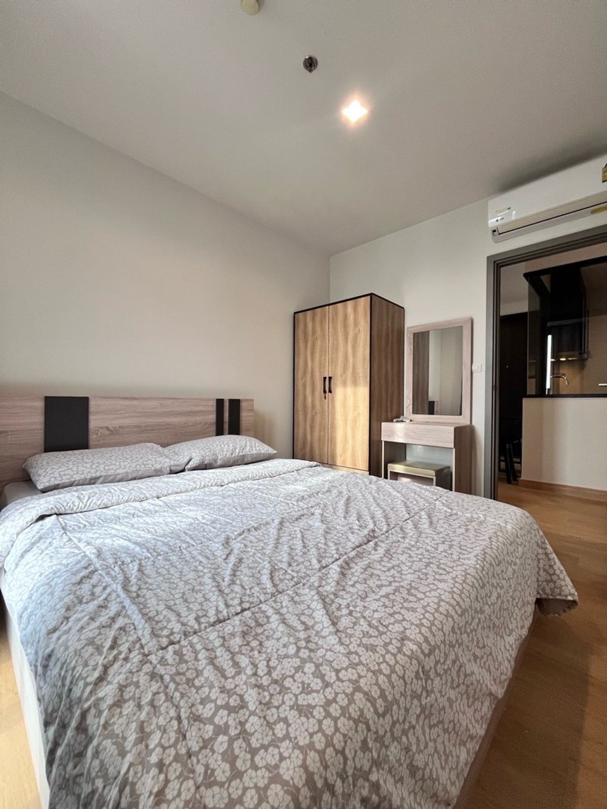 For RentCondoRama9, Petchburi, RCA : Urgent rent* The base garden rama9 *2 bedrooms, 1 bathrooms, no cracks **