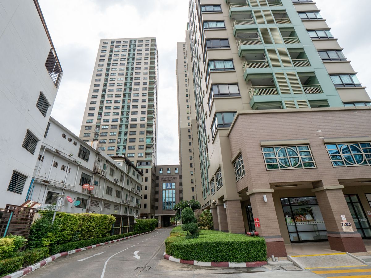 For SaleCondoThaphra, Talat Phlu, Wutthakat : Selling room for investment, renting Or buy by yourself Condo for sale, Lumpini Place, Ratchada Tha Phra, 4th floor, 1 bedroom, size 36 sqm. Beautiful, good condition. Selling with tenants Currently, there are tenants Rental fee of 7,500 baht per month, c