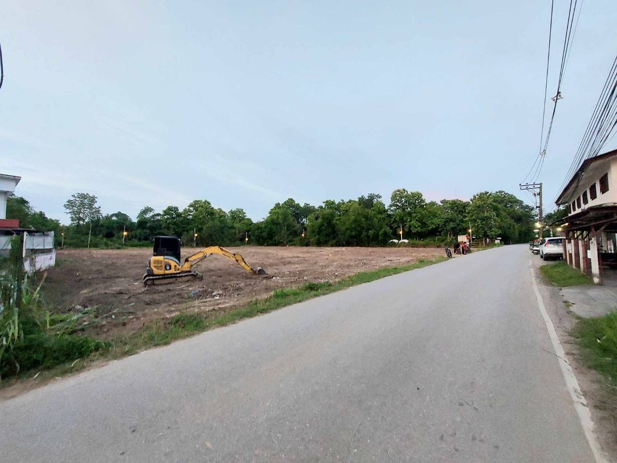 For SaleLandChiang Mai : Selling very cheap !! Land 4 Rai 7 Sq. Wah on the Golden Location, Mae Rim District, Chiang Mai Province, near Makro Kad, Mae Rim Get a commission, get 7xx, xxx ++