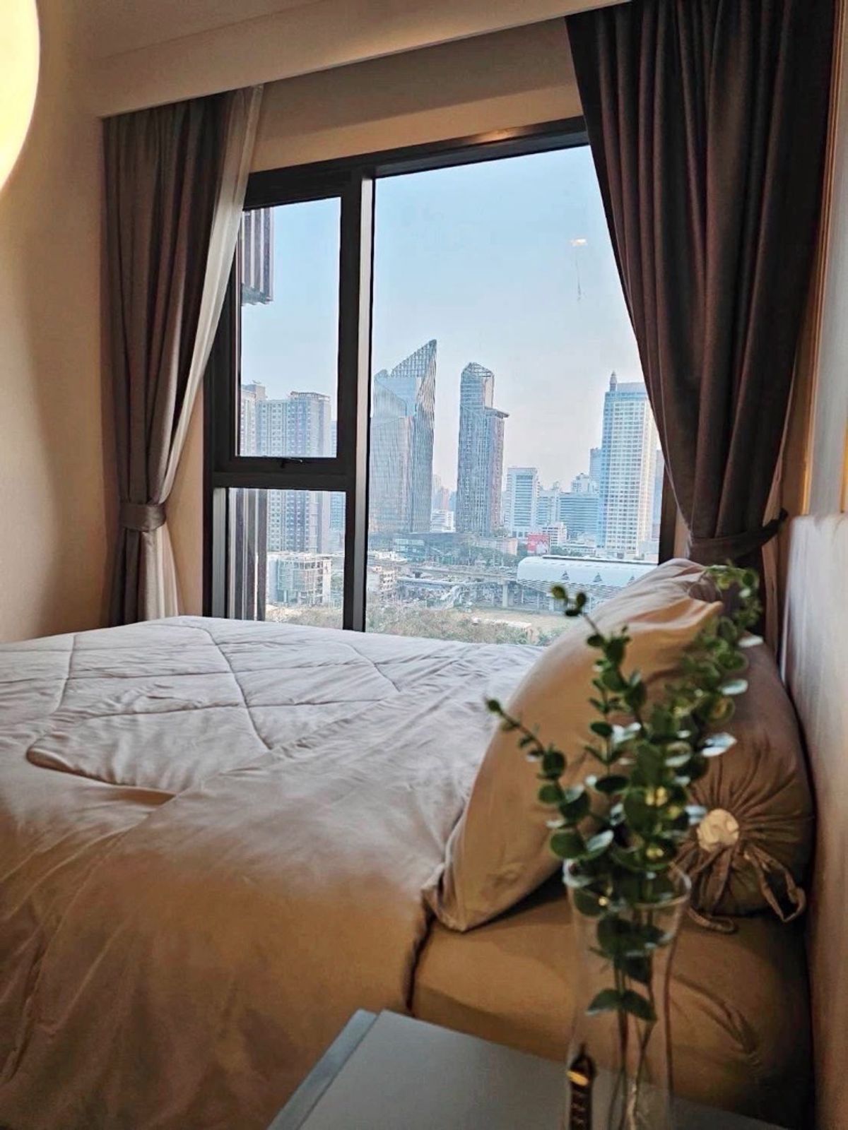 For RentCondoRama9, Petchburi, RCA : The most beautiful room in this area is new. Interested, hurry to reserve RR091 Life Asoke Hype, near MRT Rama 9.