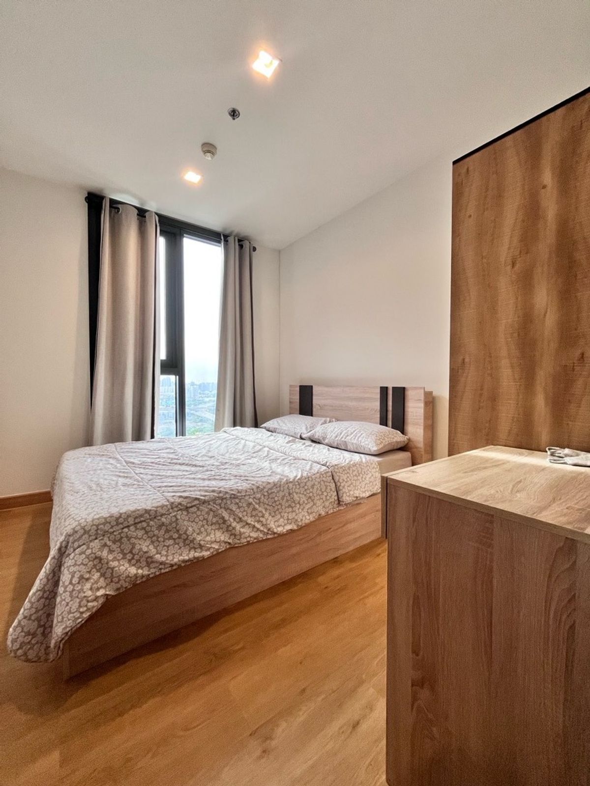 For RentCondoRama9, Petchburi, RCA : Urgent rent* The base garden rama9 *2 bedrooms, 1 bathrooms, no cracks **