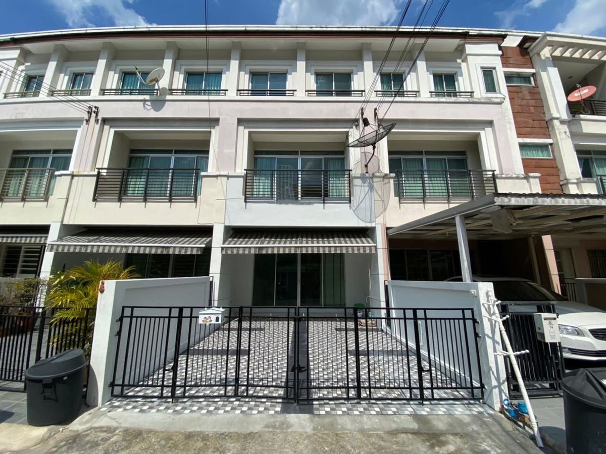 ให้เช่าทาวน์โฮมลาดพร้าว101 แฮปปี้แลนด์ : ให้เช่าทาวน์โฮม บ้านกลางเมืองลาดพร้าว 101 ใกล้ The Mall บางกะปิ, ปากซอยมี MRT สีเหลือง 